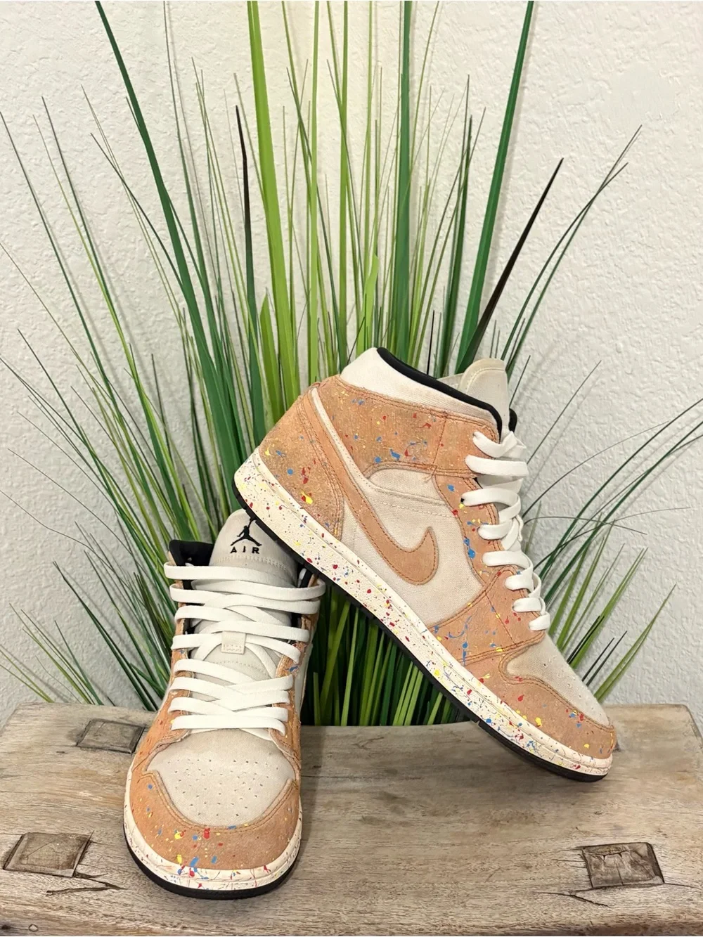 Jordan 1 Mid SE Brushstroke Sneakers